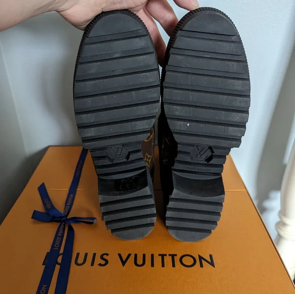 LOUIS VUITTON Suede Calfskin Monogram Laureate Platform Desert Boots - Picture 6 of 7